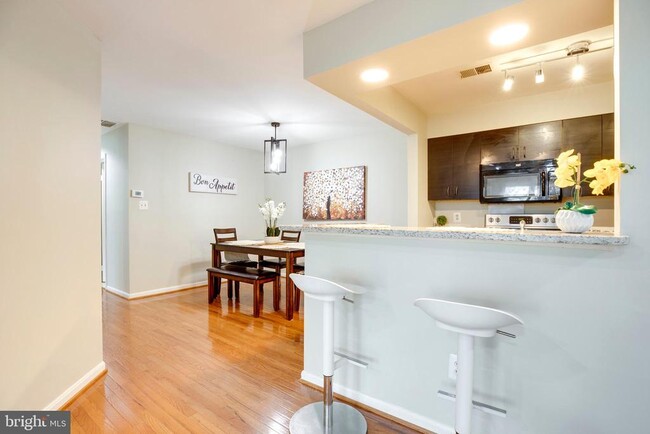 Building Photo - 7705 Lafayette Forest Dr