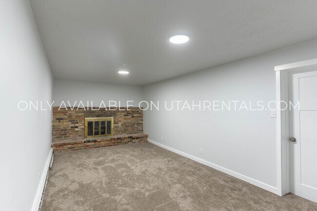 Building Photo - 1855 N 550 W