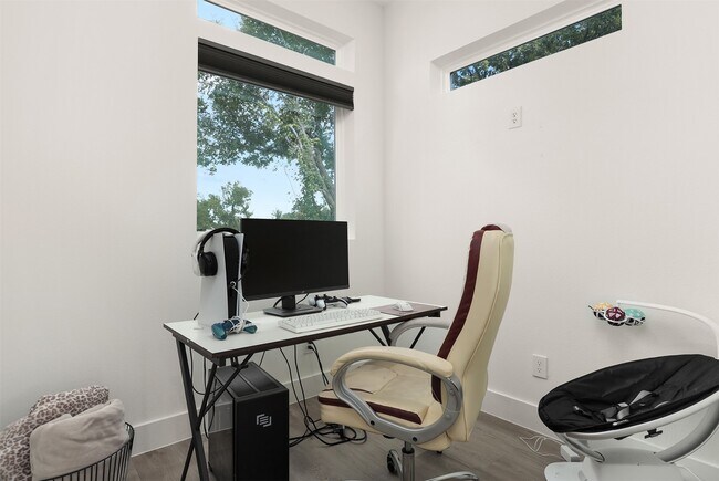 Building Photo - 500 Schweikhardt St