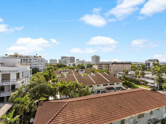 Building Photo - 9901 W Bay Harbor Dr