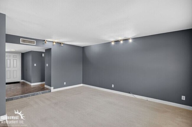 Building Photo - Beautifully Updated 4Bdm 2Ba Home with Den in Chandler!