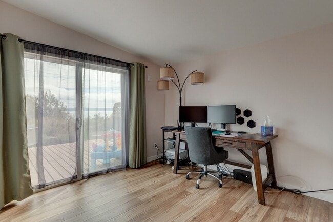 Building Photo - 3 Bedroom 2 Bath Home with a Wonderful View