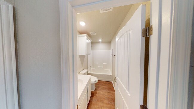 Building Photo - 123 S A St