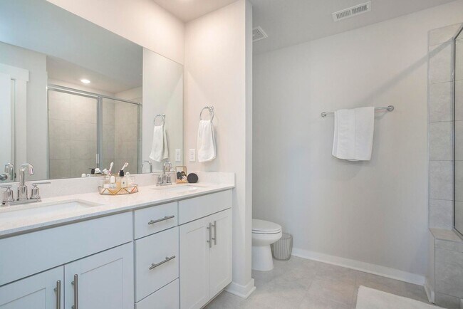 Building Photo - 517 Swanholme Dr