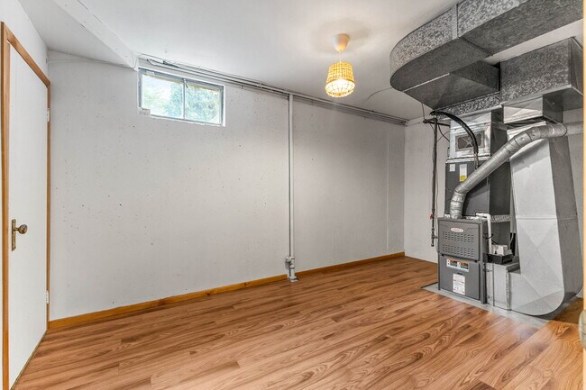 Building Photo - 2230 Jasper Way NW