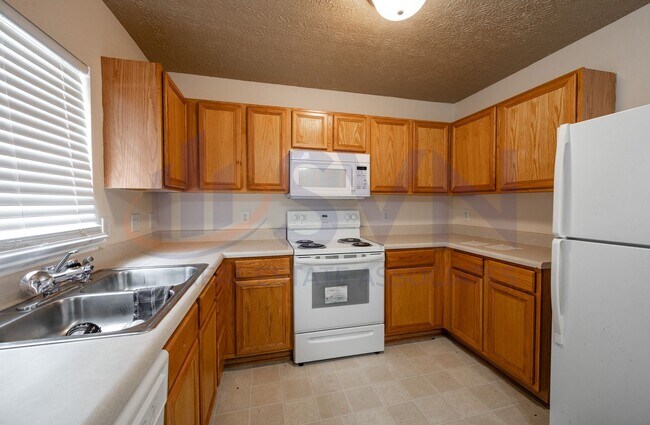 Building Photo - Cozy 2BR, 1.5BA Townhome in Durham Amberlynn Valley Neighborhood