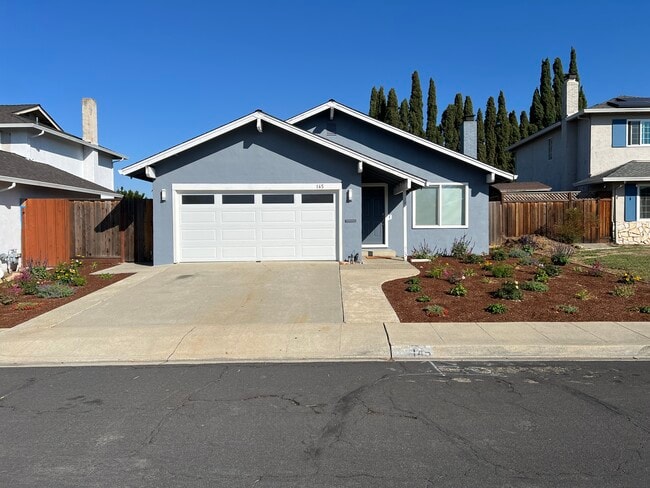 Building Photo - 145 Evergreen Way