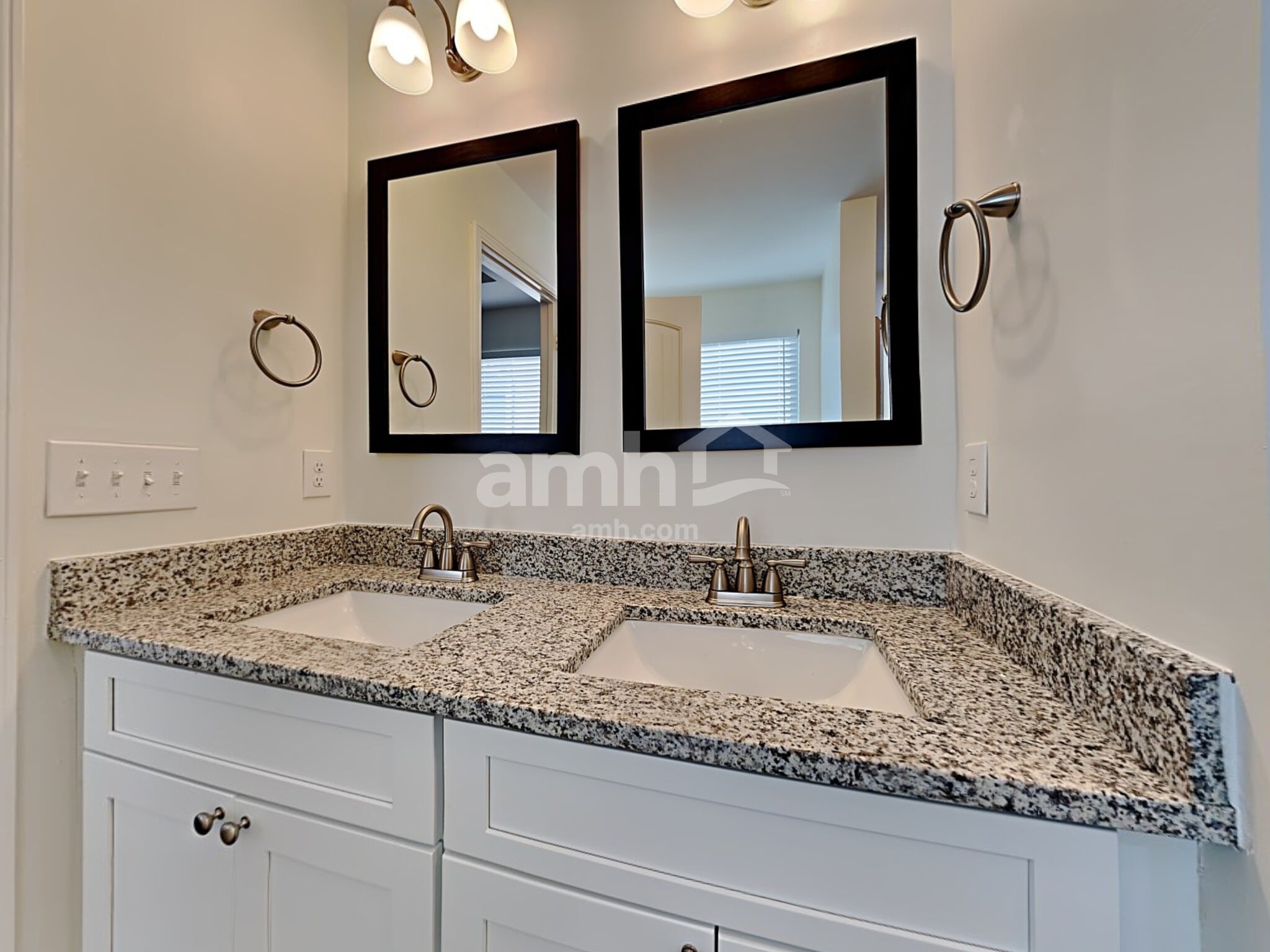 Building Photo - 351 Shady Glen