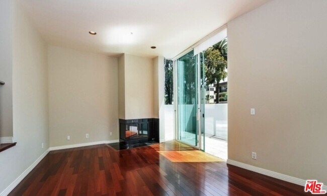 Building Photo - 401 California Ave