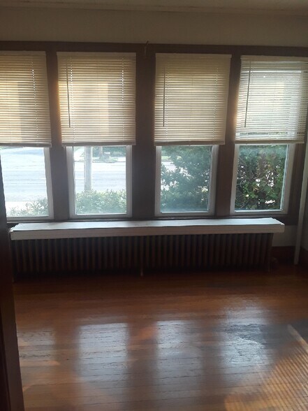 Sun Room - 1057 Washington Ave