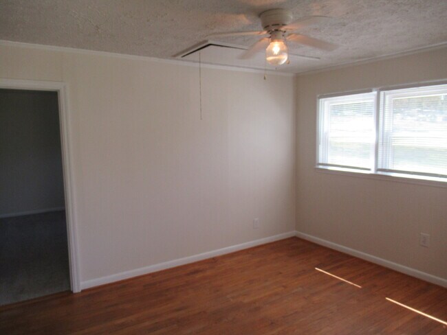 Building Photo - Charming Brick Ranch in a Convenient Lincolnton Location!
