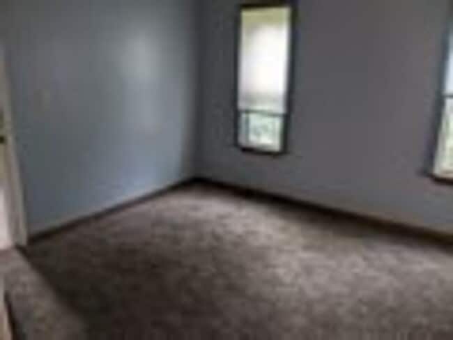 Building Photo - Welcome to this charming 3-bedroom, 1-bath...