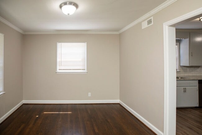 Building Photo - ** 3 bed 1.5 bath located in Mcgehee-Allen...
