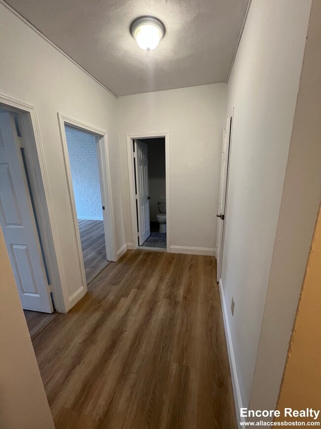 Building Photo - 111 Norway St