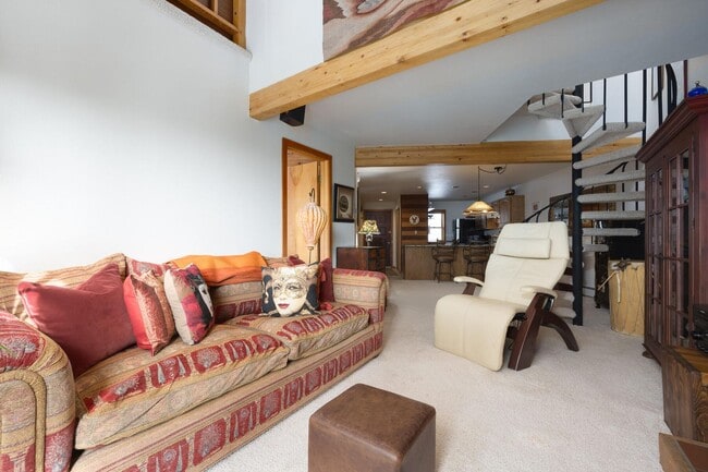 Building Photo - Available now!  Year lease!   Three Bedroo...