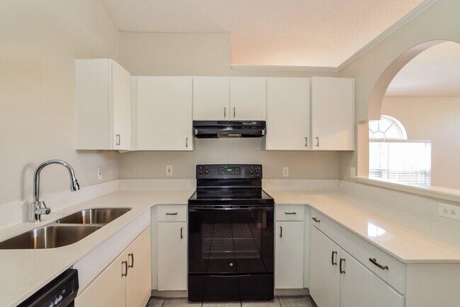 Building Photo - 10103 Richardson Ct