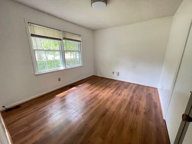 Building Photo - Charming 2br house on the Northside of Cha...