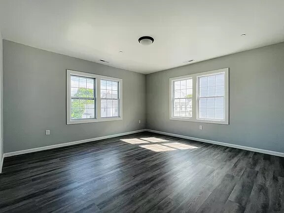 Building Photo - 487 Lincoln St