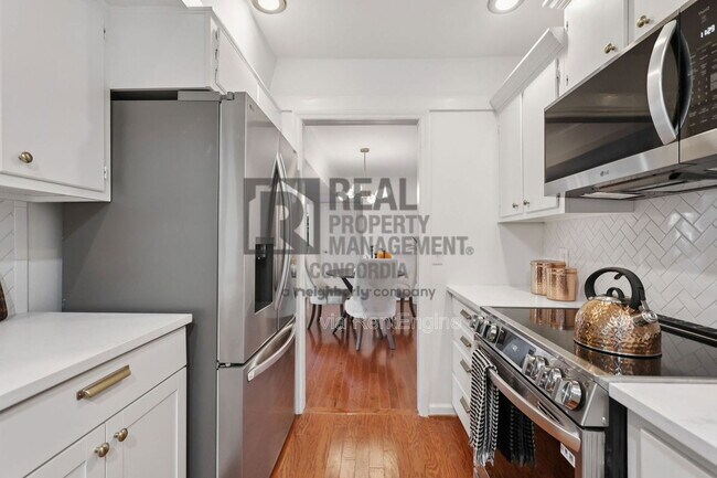 Building Photo - 5025 Hillsboro Pike