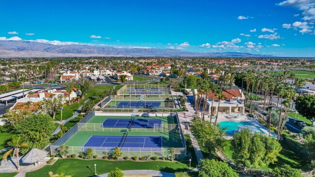 Building Photo - 43852 Vía Palma