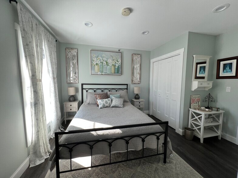 Bed 1 (02) Floor 2 - 41 Zapora Dr