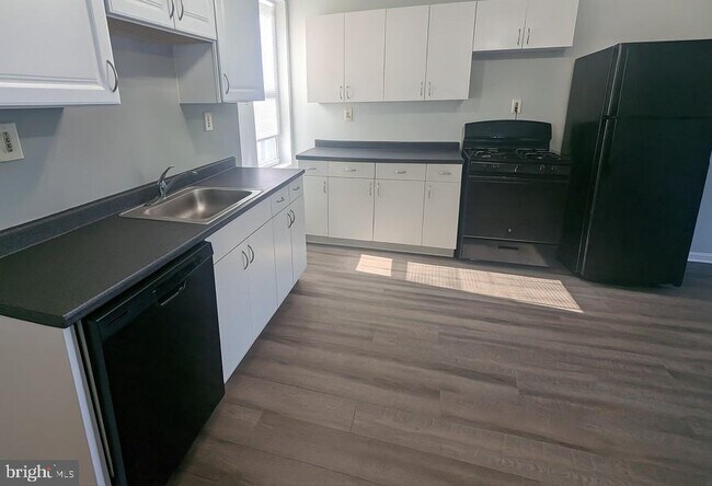 Building Photo - 2206 Fairmount Ave