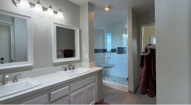 Building Photo - Fully Furnished 4-Bedroom Home in Bay Park...