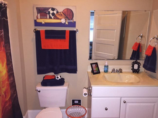 Building Photo - 1407 E North St