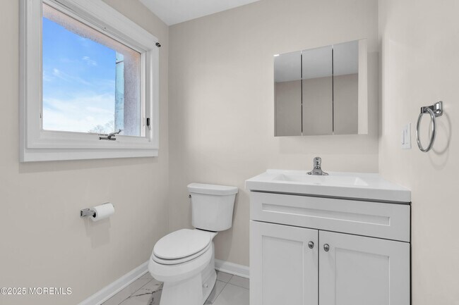 Building Photo - 525 Washington Blvd