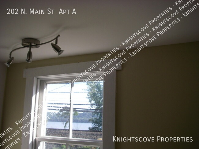 Building Photo - 202 N Main St