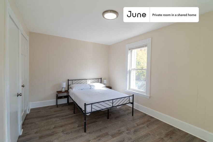 Building Photo - Room in Shared 7 bed/2 bath home in Allston