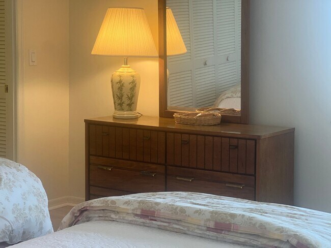 Building Photo - 2BR/2BA Condo on the Gulf in MacArthur Beach