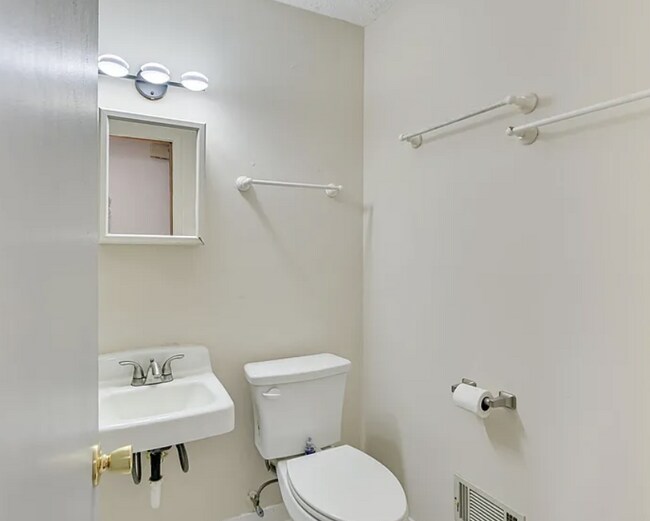 Building Photo - 1114 Terrace Cir