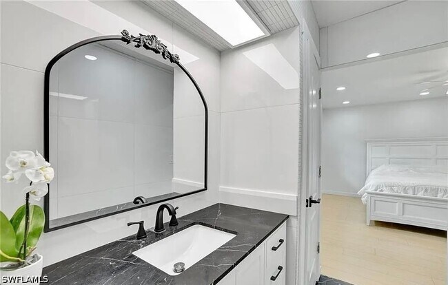 Building Photo - 4500 1st Ave NW