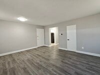 Building Photo - 131 Forest Ave