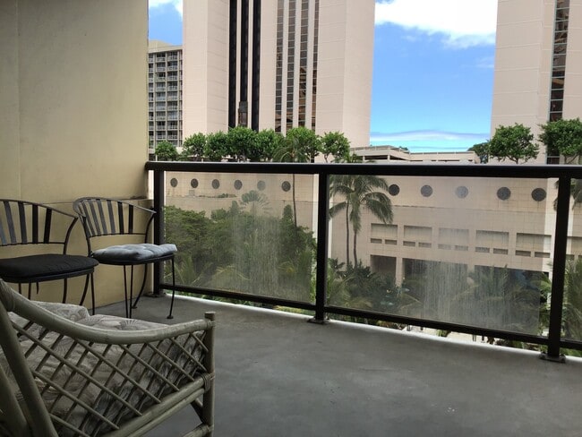 Building Photo - Ala Wai Terrace