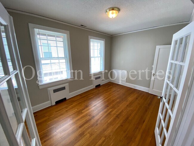 Building Photo - 664 N Spring St