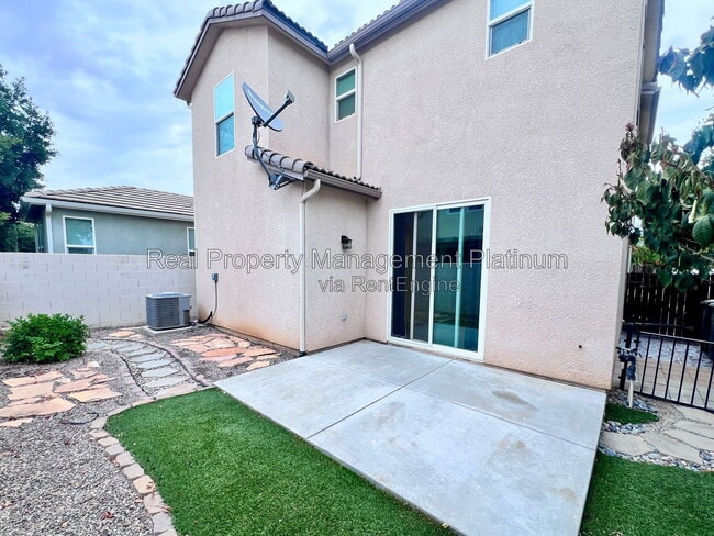 Building Photo - 1502 N Reunion Way