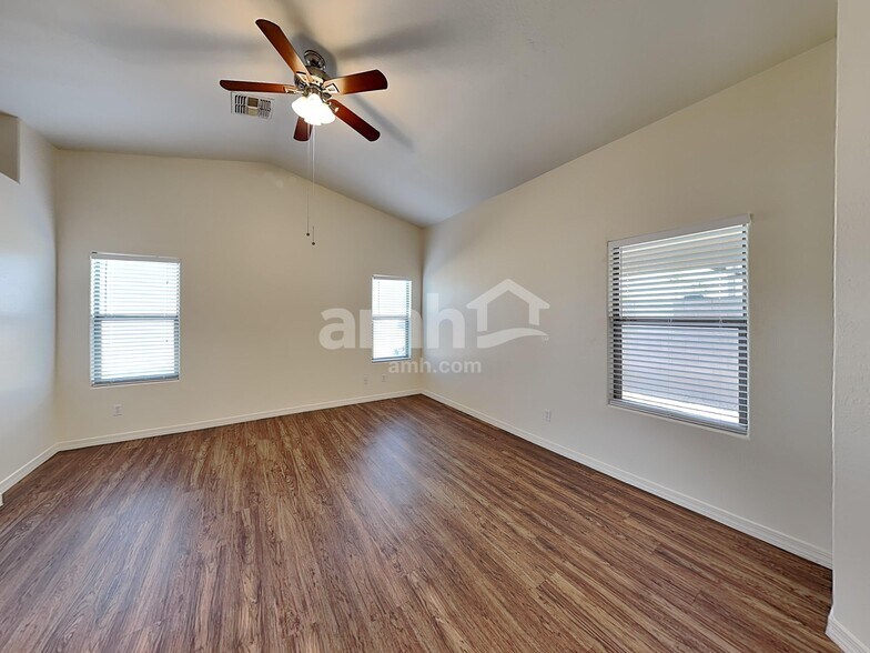 Building Photo - 25056 W Illini St