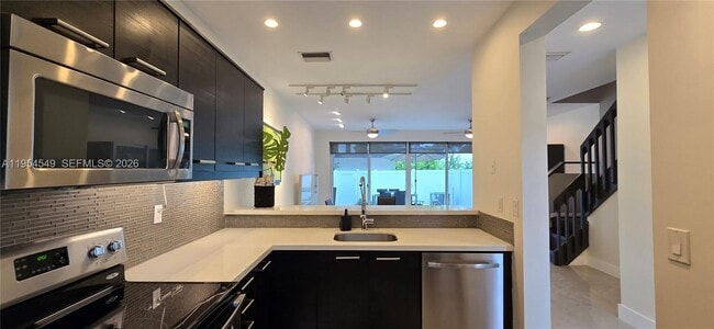 Building Photo - 1000 SE 2nd St