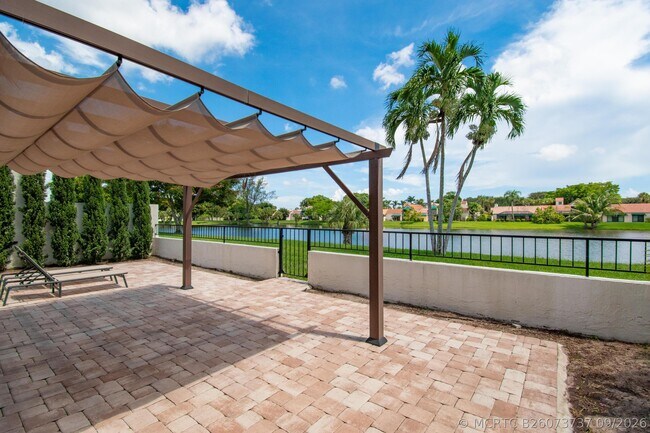 Building Photo - 21460 Laguna Dr