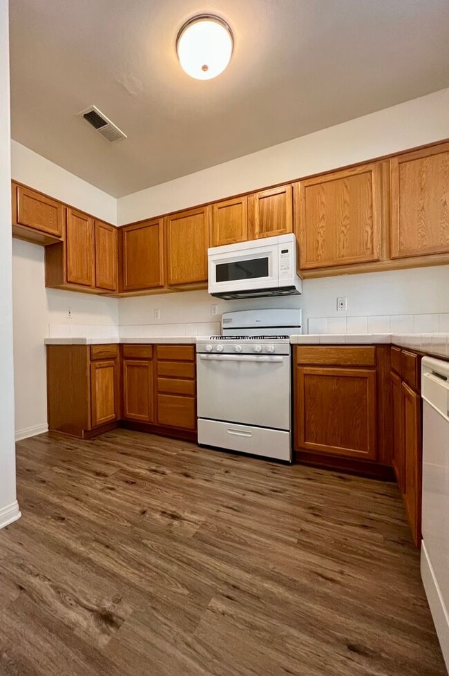 Building Photo - 708 Meadow Grove Ct