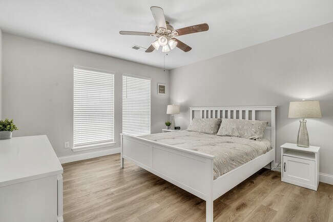 Building Photo - 5417 Blue Haven Dr