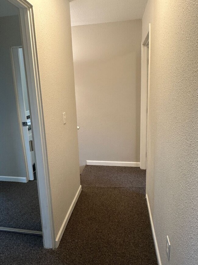 Building Photo - 3 Bedroom/1.5 Bath w/partial Mountain Views