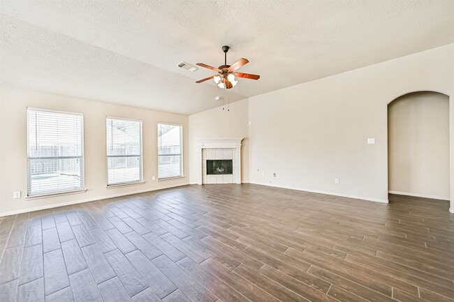 Building Photo - 2006 Plantain Lily Ct