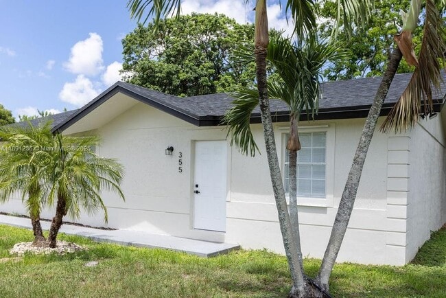 Building Photo - 355 SW 17th Ave