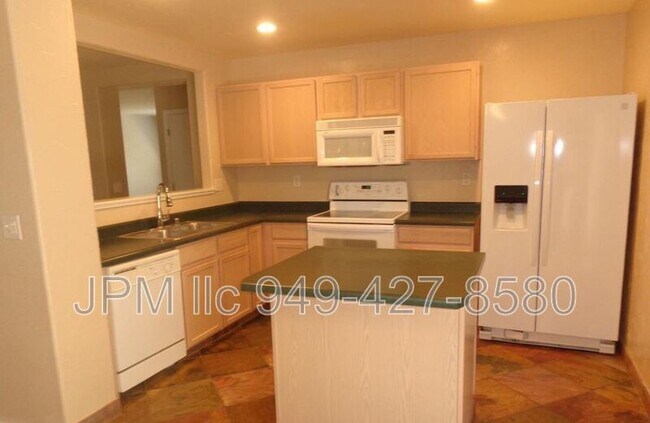 Building Photo - 5065 Pradera St