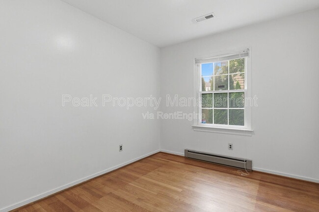 Building Photo - 3322 Woodrow Ave