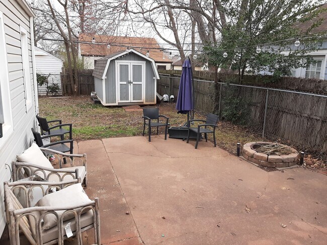 Building Photo - 105 S Orchard St