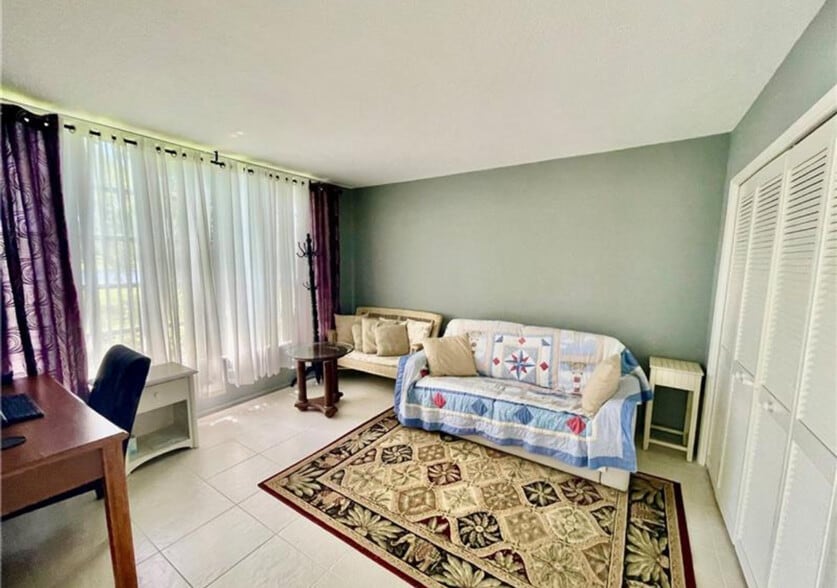 3rd bedroom - 802 Cypress Blvd